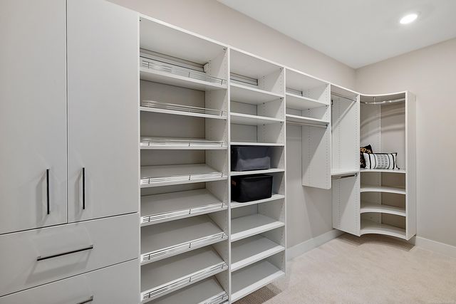 4140 Blossom Drive, Sterling Heights, MI 48314