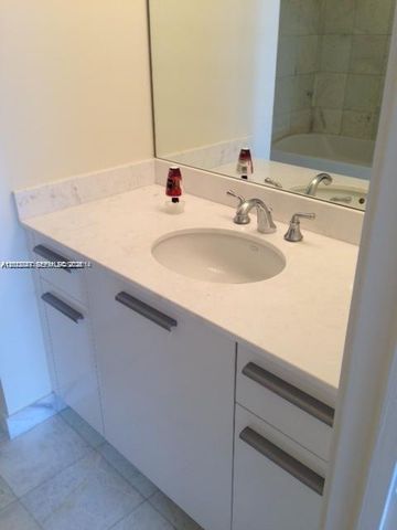 1060 Brickell Ave 2305, Miami, FL 33131