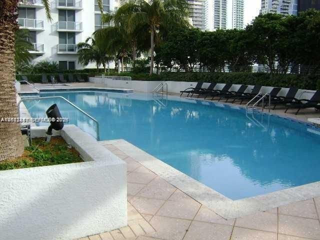 1060 Brickell Ave 2305, Miami, FL 33131