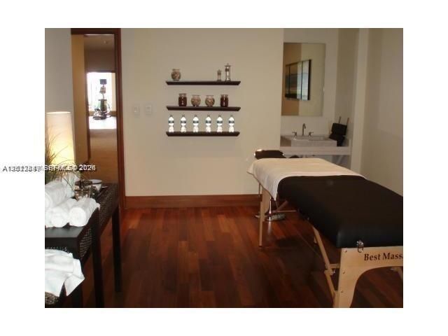 1060 Brickell Ave 2305, Miami, FL 33131
