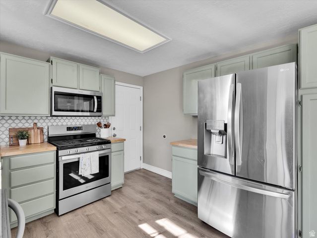 9633 S ANNALYN DR, Sandy, UT 84070
