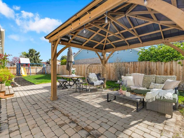9633 S ANNALYN DR, Sandy, UT 84070