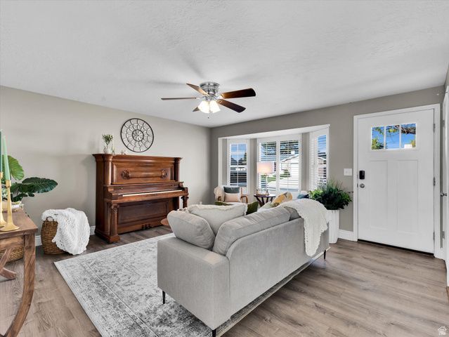 9633 S ANNALYN DR, Sandy, UT 84070