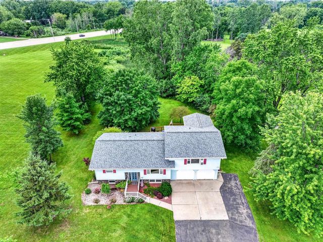 N1415 GREENWOOD ROAD, Greenville, WI 54942