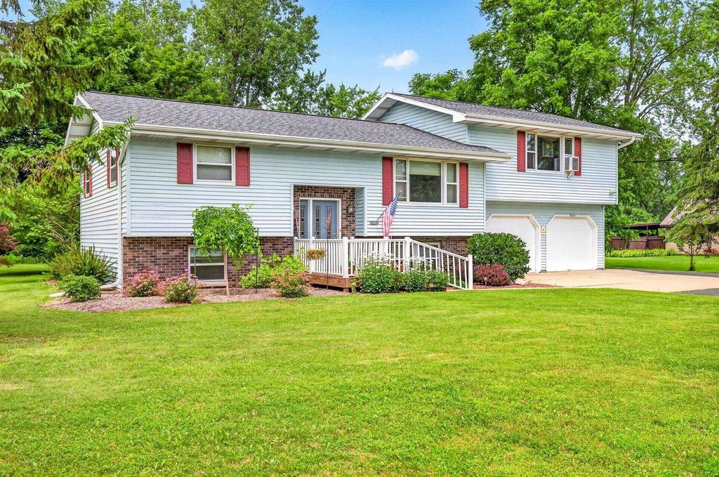 N1415 GREENWOOD ROAD, Greenville, WI 54942