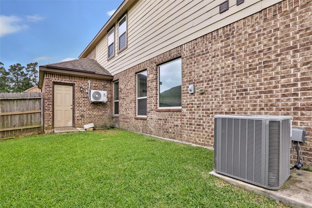 910 S Chamfer Way, Crosby, TX 77532