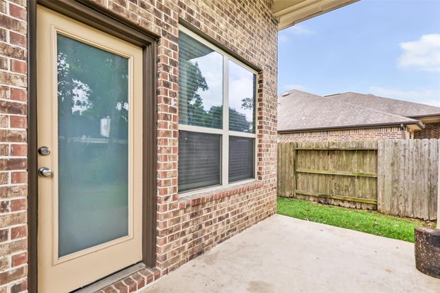 910 S Chamfer Way, Crosby, TX 77532