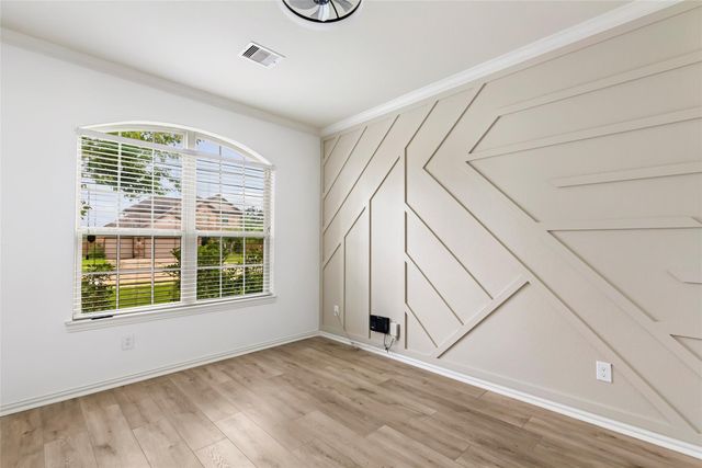 910 S Chamfer Way, Crosby, TX 77532