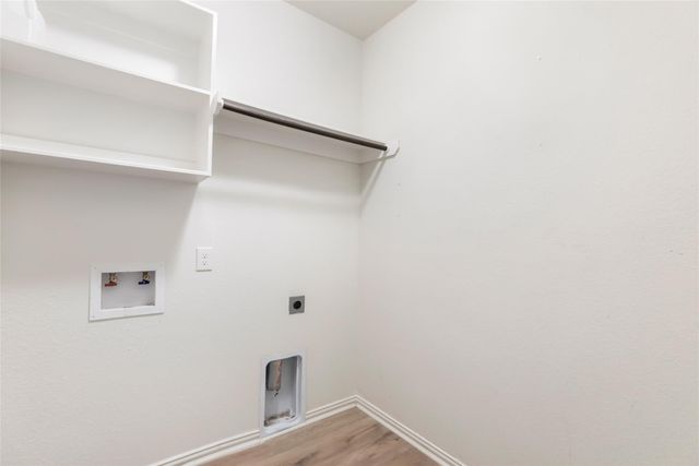 910 S Chamfer Way, Crosby, TX 77532