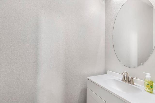 910 S Chamfer Way, Crosby, TX 77532