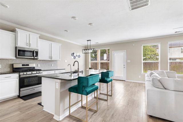 910 S Chamfer Way, Crosby, TX 77532