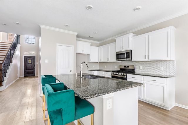 910 S Chamfer Way, Crosby, TX 77532