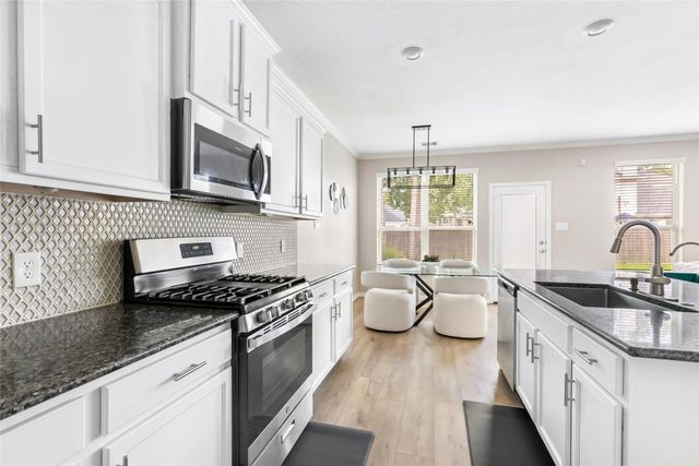 910 S Chamfer Way, Crosby, TX 77532