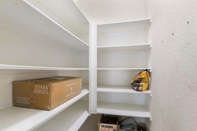 910 S Chamfer Way, Crosby, TX 77532