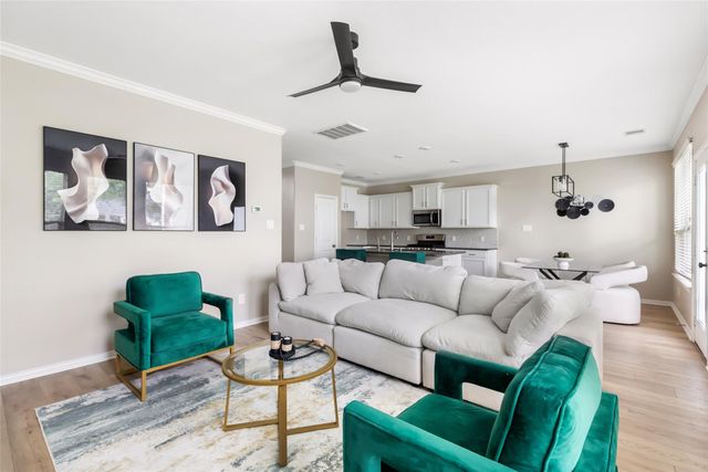 910 S Chamfer Way, Crosby, TX 77532