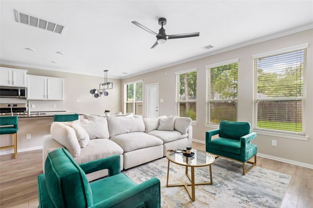 910 S Chamfer Way, Crosby, TX 77532