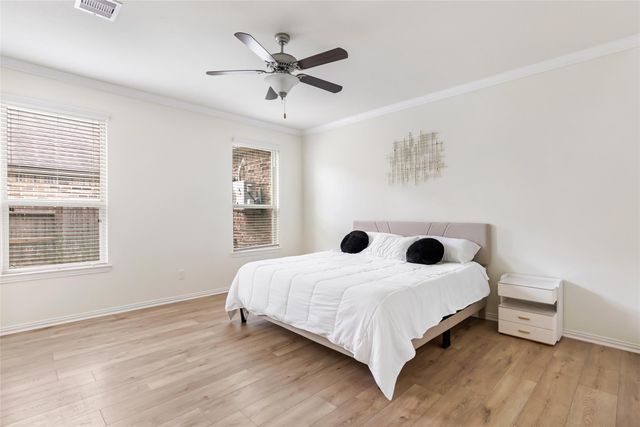 910 S Chamfer Way, Crosby, TX 77532