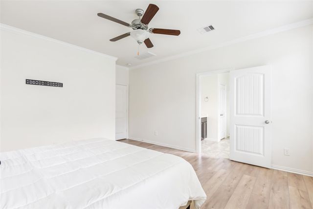 910 S Chamfer Way, Crosby, TX 77532