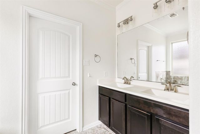 910 S Chamfer Way, Crosby, TX 77532