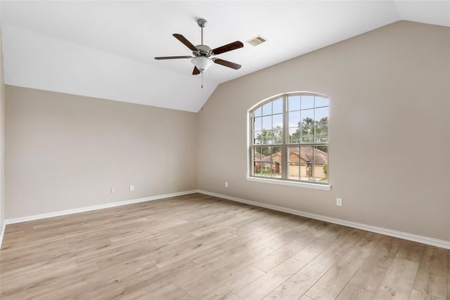 910 S Chamfer Way, Crosby, TX 77532