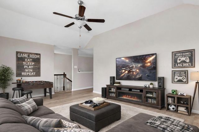 910 S Chamfer Way, Crosby, TX 77532