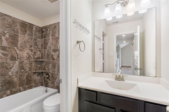 910 S Chamfer Way, Crosby, TX 77532