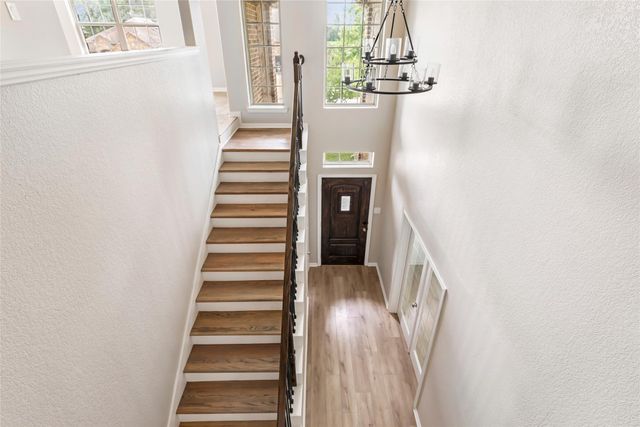 910 S Chamfer Way, Crosby, TX 77532