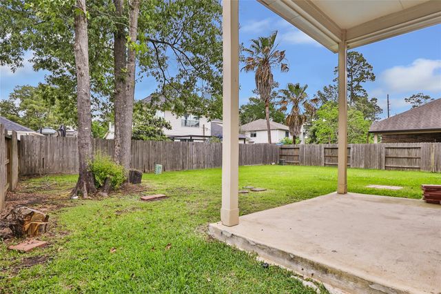 910 S Chamfer Way, Crosby, TX 77532