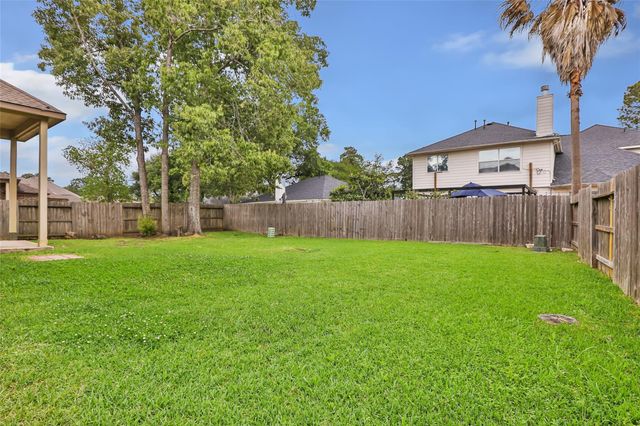 910 S Chamfer Way, Crosby, TX 77532