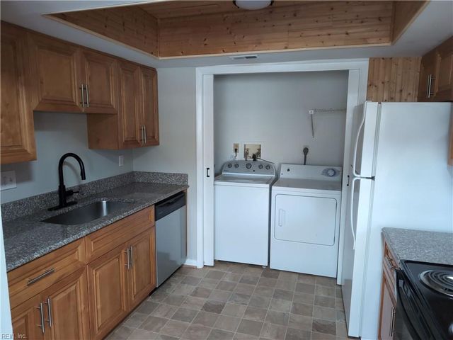 526 Glenn Regis WAY, Virginia Beach, VA 23452