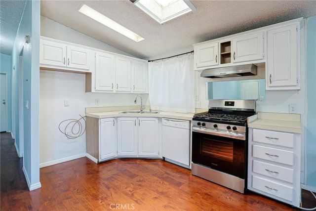 432 S Harbor 46, Santa Ana, CA 92704