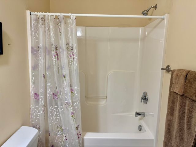 76 Fairway Oaks DR, Hardy, VA 24101