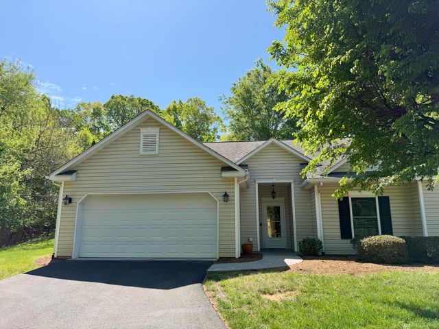 76 Fairway Oaks DR, Hardy, VA 24101