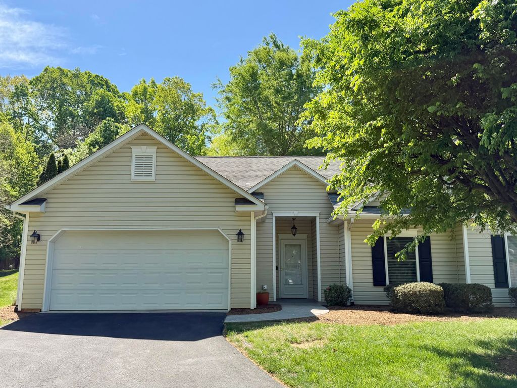 76 Fairway Oaks DR, Hardy, VA 24101