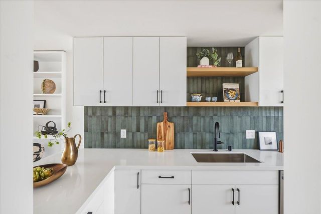 1000 North Point Street 201, San Francisco, CA 94109