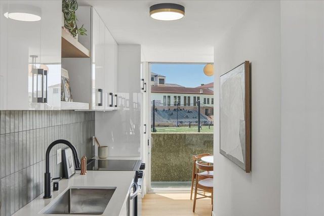 1000 North Point Street 201, San Francisco, CA 94109