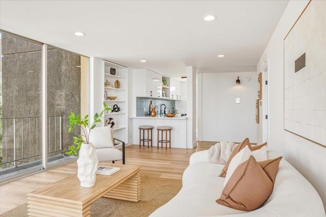 1000 North Point Street 201, San Francisco, CA 94109