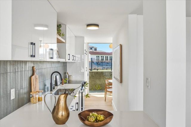 1000 North Point Street 201, San Francisco, CA 94109