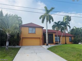 827 SW 24th ST, Cape Coral, FL 33991