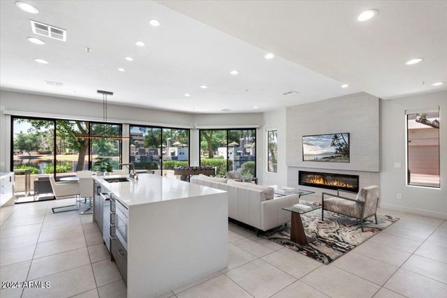 8989 N GAINEY CENTER Drive 129, Scottsdale, AZ 85258