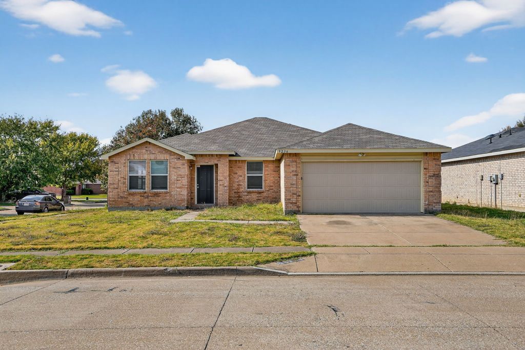 9236 Cheswick Drive, Fort Worth, TX 76123