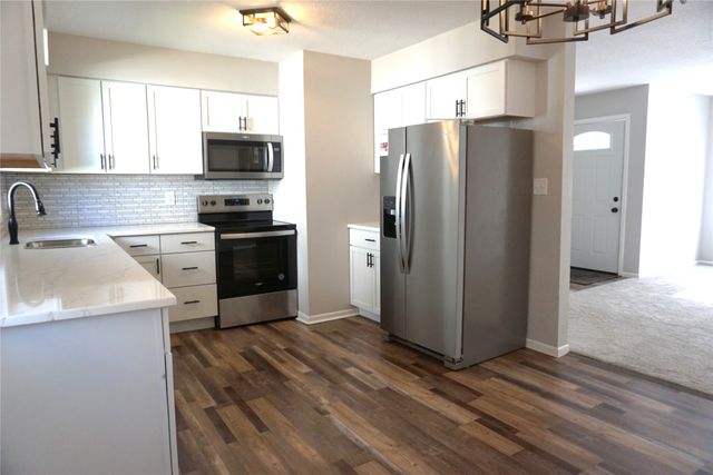 710 N 3rd Avenue, Winterset, IA 50273