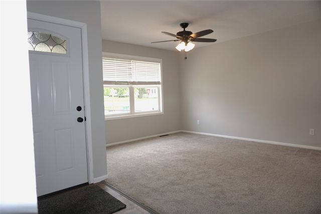710 N 3rd Avenue, Winterset, IA 50273
