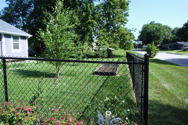 710 N 3rd Avenue, Winterset, IA 50273