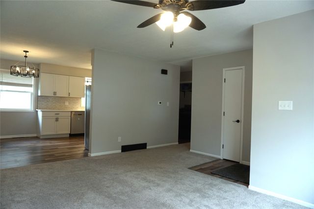 710 N 3rd Avenue, Winterset, IA 50273