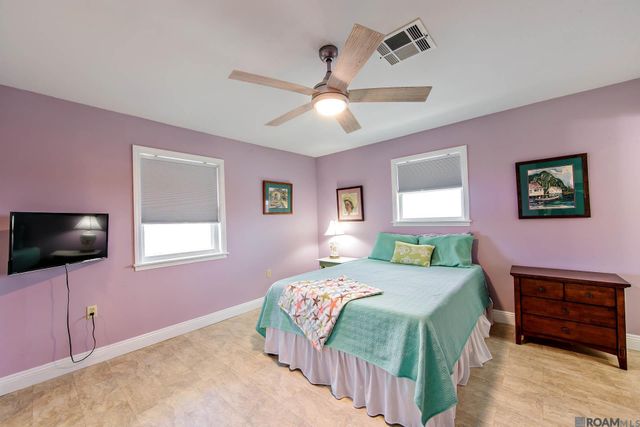 1890 La Hwy 1, Grand Isle, LA 70358