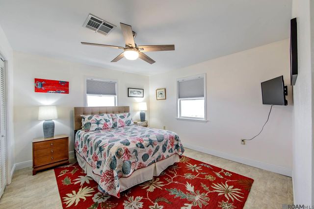 1890 La Hwy 1, Grand Isle, LA 70358