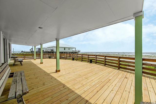 1890 La Hwy 1, Grand Isle, LA 70358