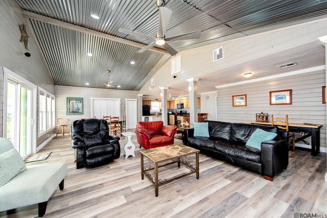 1890 La Hwy 1, Grand Isle, LA 70358