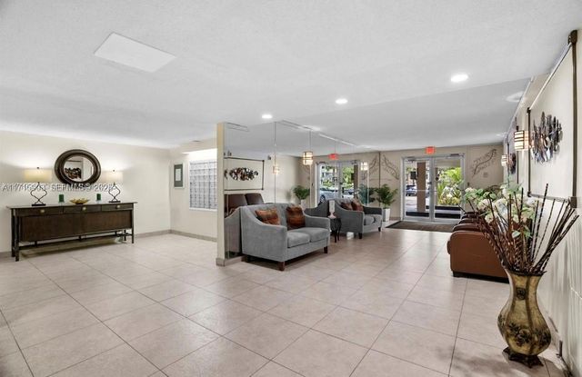 6700 Cypress Road 512, Plantation, FL 33317